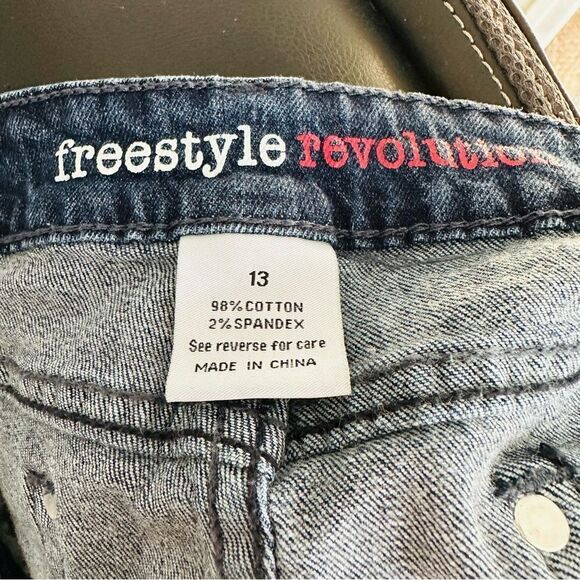 Freestyle Revolution Cut Off Southwest Embroidered Denim Shorts Juniors Size 13 - Picture 3 of 3